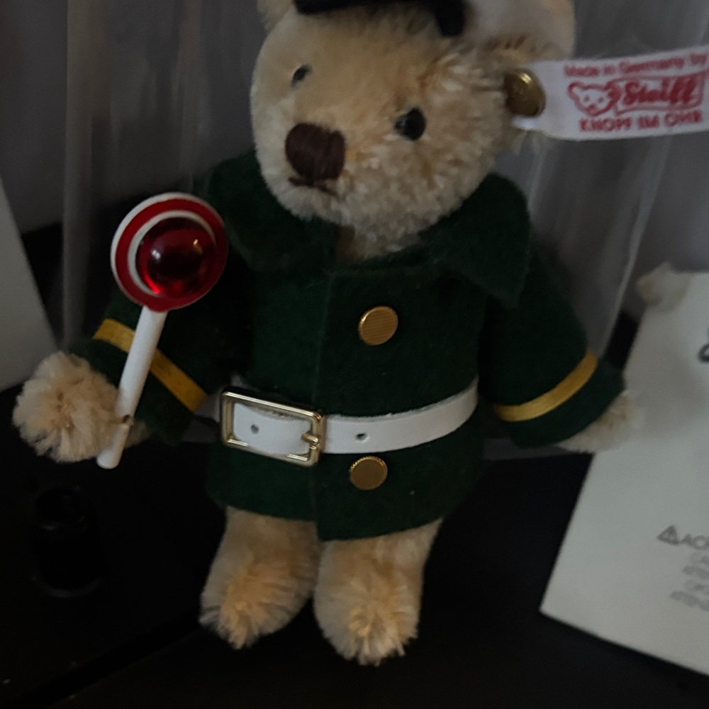 Revell Steiff Green 'Polizei' Toy Car & Bear Set - Picture 12 of 15